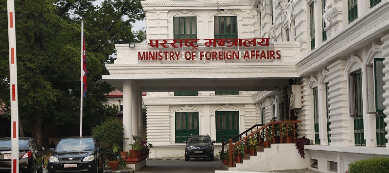 सरकारको आदेश राजदूतहरुद्धारा अवज्ञा, बेलायतका घिमिरेले राजीनामा दिँदा अरु भने छलफलमा